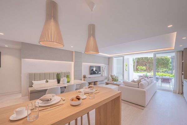 Un elegante apartamento de tres dormitorios en la planta baj