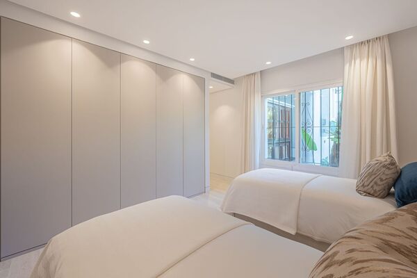 Un elegante apartamento de tres dormitorios en la planta baj