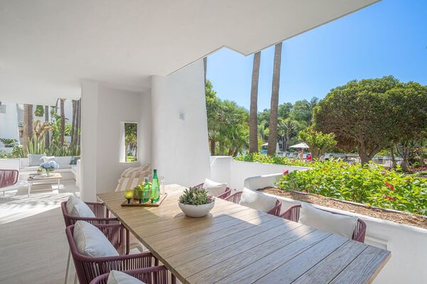 Un elegante apartamento de tres dormitorios en la planta baj