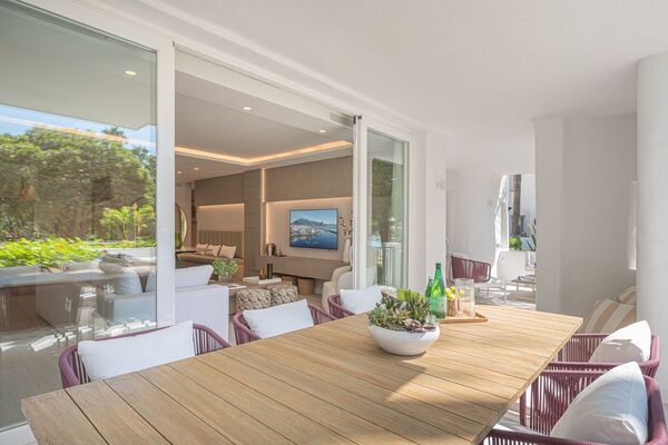 Un elegante apartamento de tres dormitorios en la planta baj