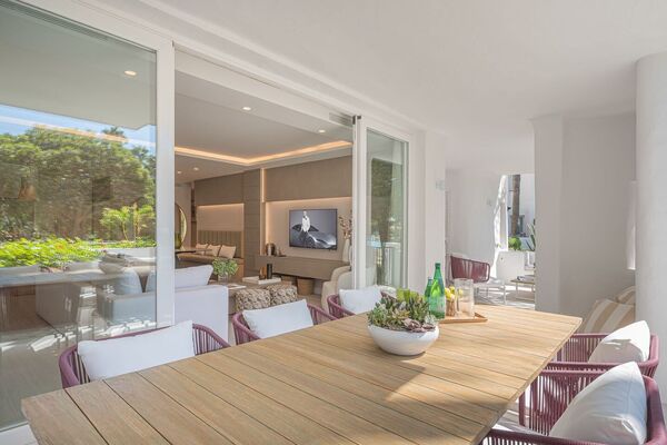 Un elegante apartamento de tres dormitorios en la planta baj