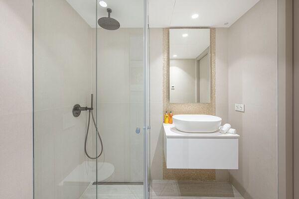Un elegante apartamento de tres dormitorios en la planta baj