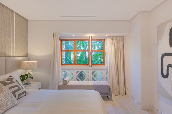 Un elegante apartamento de tres dormitorios en la planta baj
