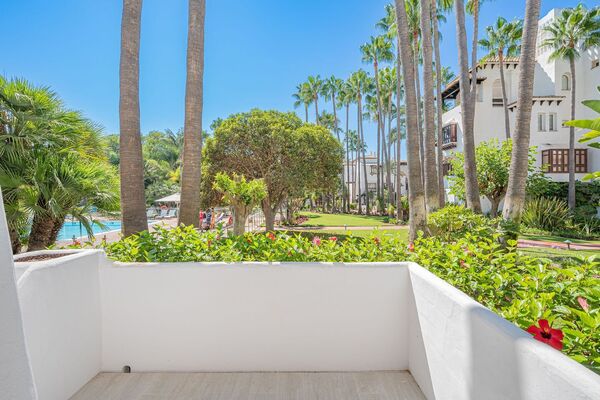 Un elegante apartamento de tres dormitorios en la planta baj