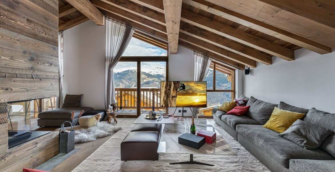 Le chalet est un tout nouveau chalet à la décoration moderne