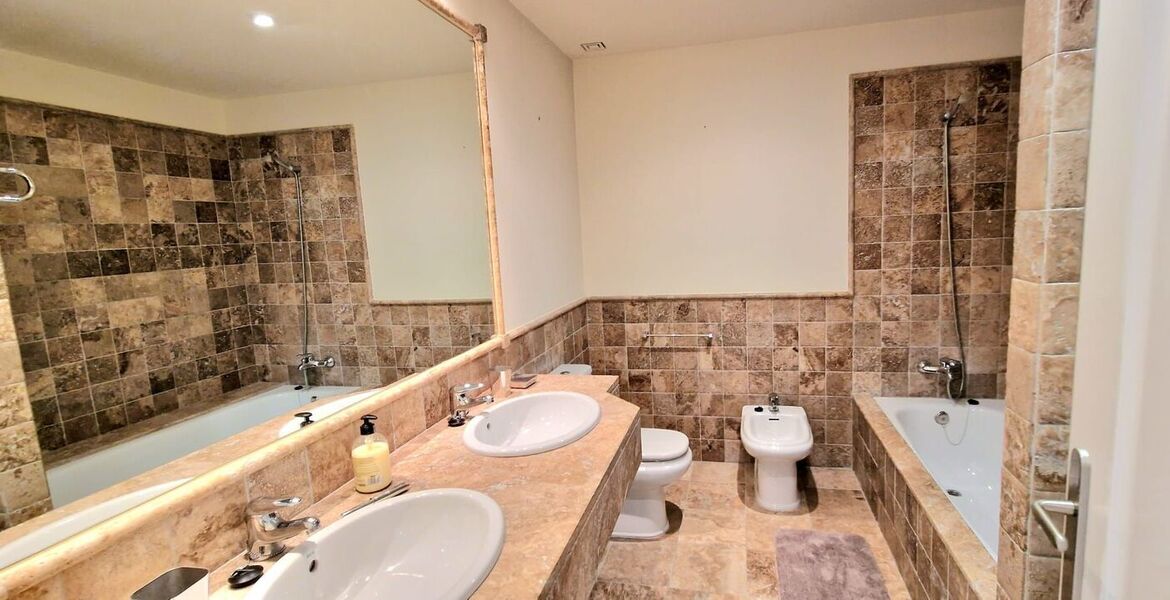 Appartement à louer à Benatalaya Estepona