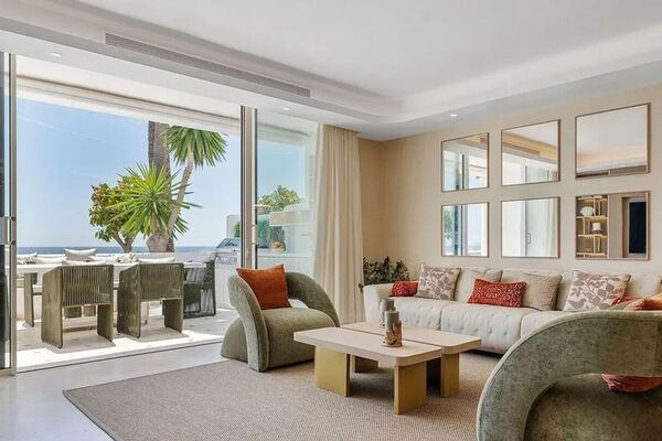 Apartamento en primera línea de playa en Puente Romano