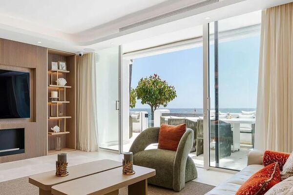 Apartamento en primera línea de playa en Puente Romano