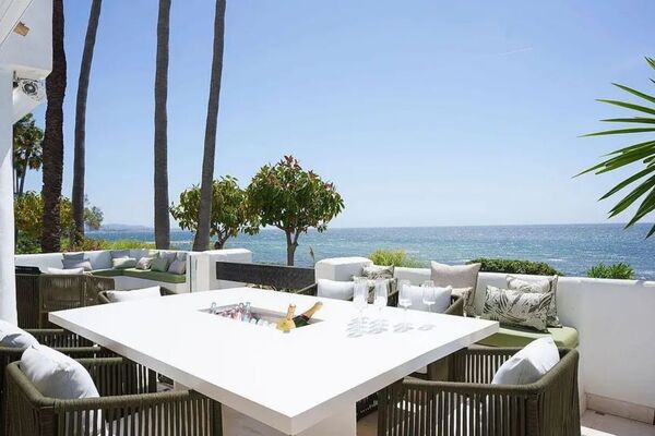Apartamento en primera línea de playa en Puente Romano