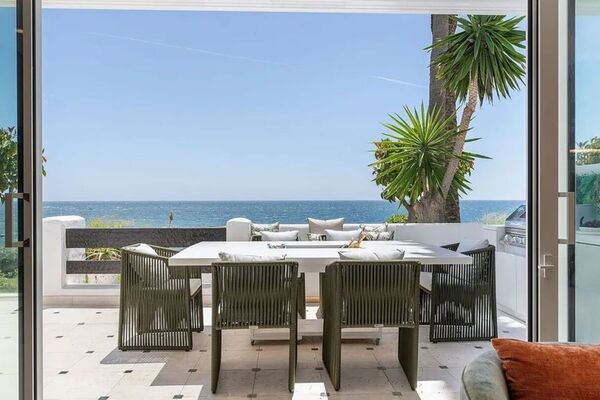Apartamento en primera línea de playa en Puente Romano