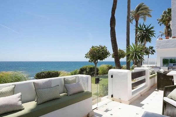 Apartamento en primera línea de playa en Puente Romano