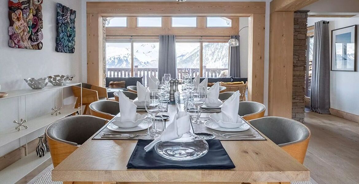 A pocos pasos del centro del pueblo de Courchevel 1850, este