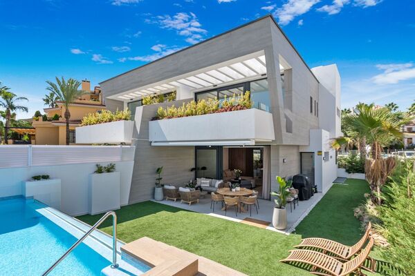 Townhouse for rent in Nueva Andalucia Marbella