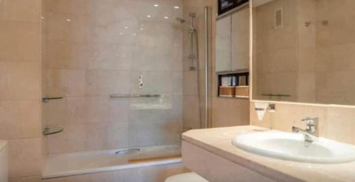 Роскошные апартаменты с 2 спальнями в Марина Банус Марбелья