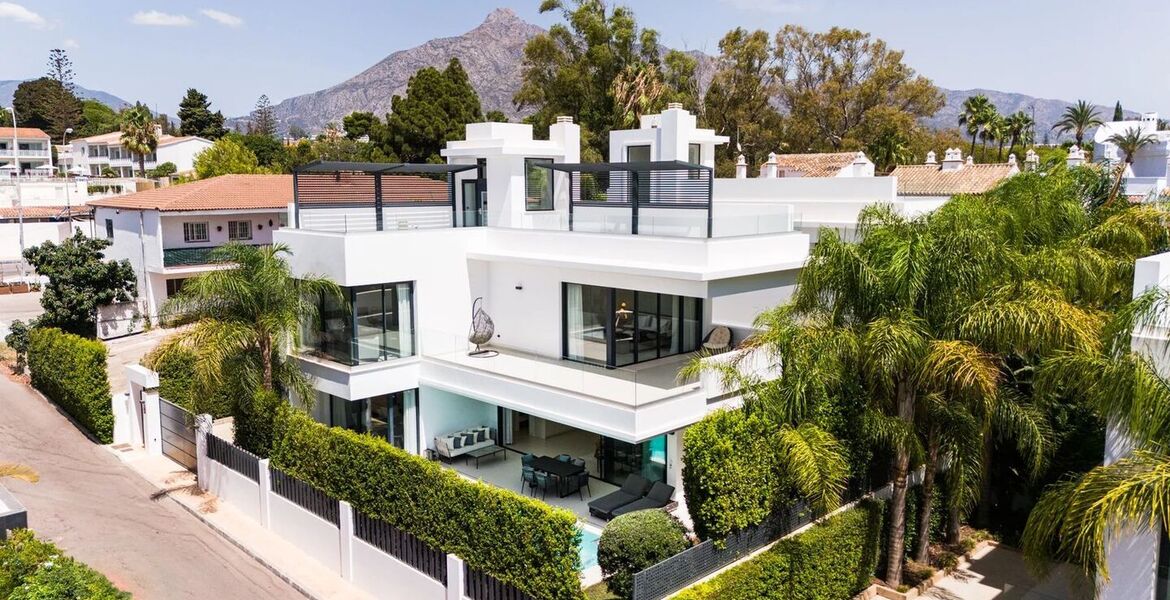 Villa moderna de 4 dormitorios en Río Verde con piscina