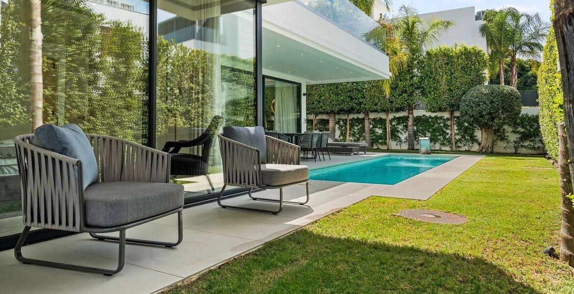 Villa moderna de 4 dormitorios en Río Verde con piscina