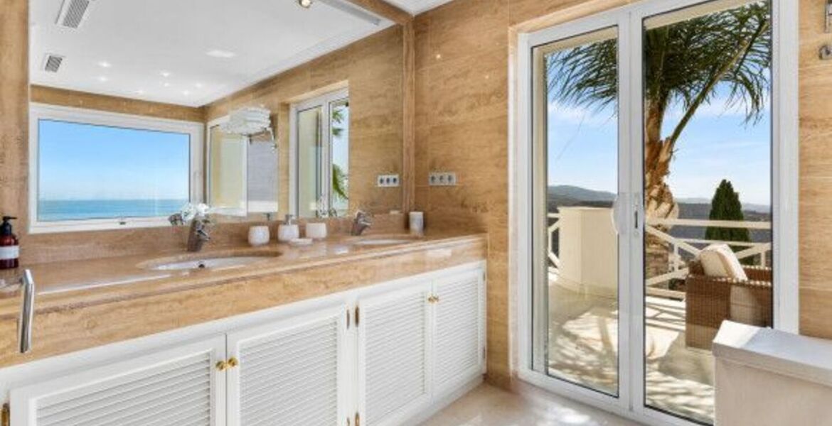 Villa à Marbella avec vue imprenable sur la mer