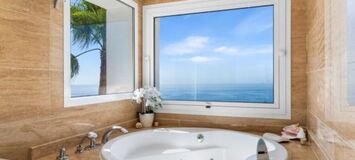 Villa à Marbella avec vue imprenable sur la mer