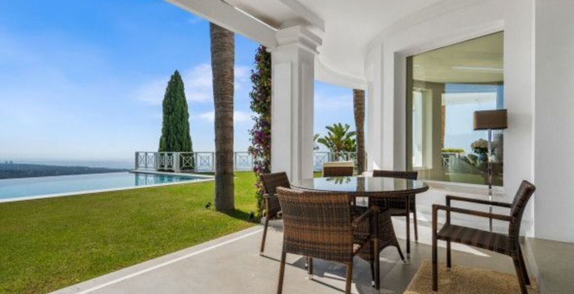 Villa à Marbella avec vue imprenable sur la mer