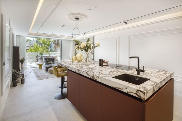 Lujoso apartamento en planta baja en Puente Romano Marbella