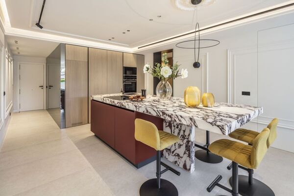 Lujoso apartamento en planta baja en Puente Romano Marbella