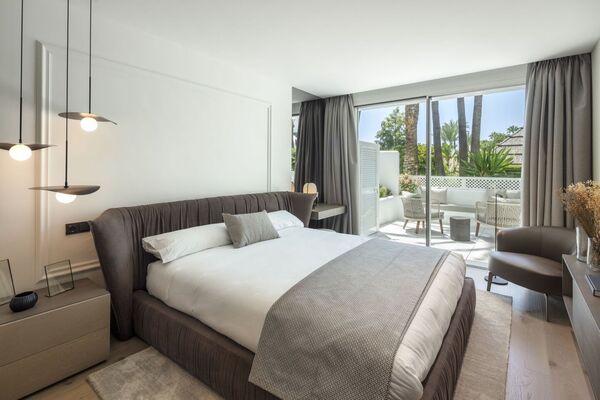Lujoso apartamento en planta baja en Puente Romano Marbella