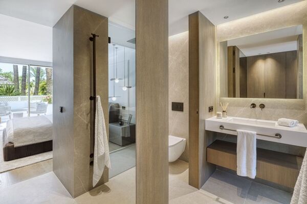 Lujoso apartamento en planta baja en Puente Romano Marbella