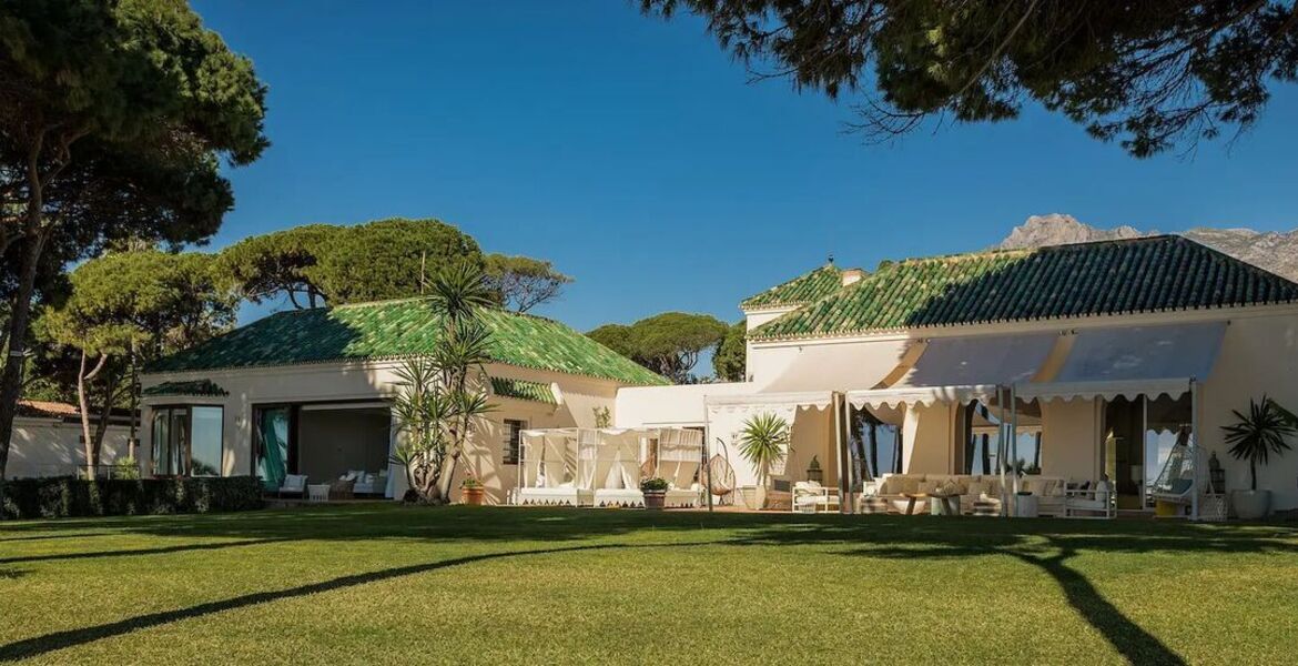 Villa en primera línea de playa en la Milla de Oro Marbella