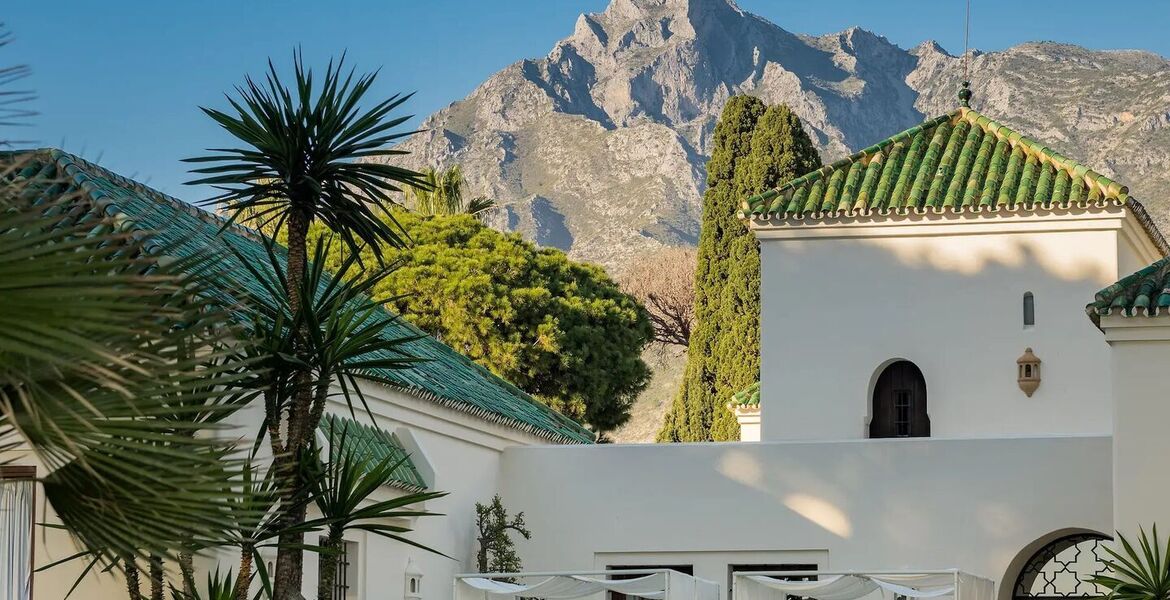 Villa en primera línea de playa en la Milla de Oro Marbella