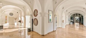 Villa en primera línea de playa en la Milla de Oro Marbella