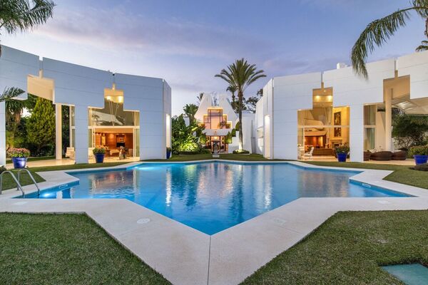 Luxueuse villa de 7 chambres à La Cerquilla, Marbella avec 