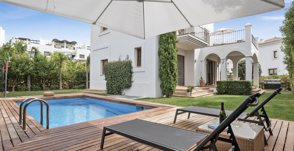Villa en alquiler en Estepona cerca de Los Granados Playa