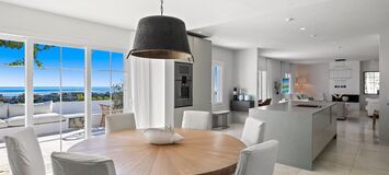 Chic Townhouse with Panoramic Sea and Mountain Views