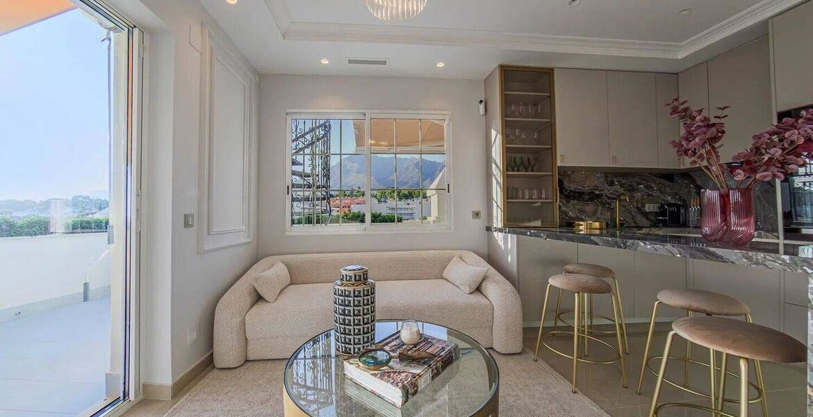 Penthouse de Luxe en Bord de Mer avec Jacuzzi sur le Toit