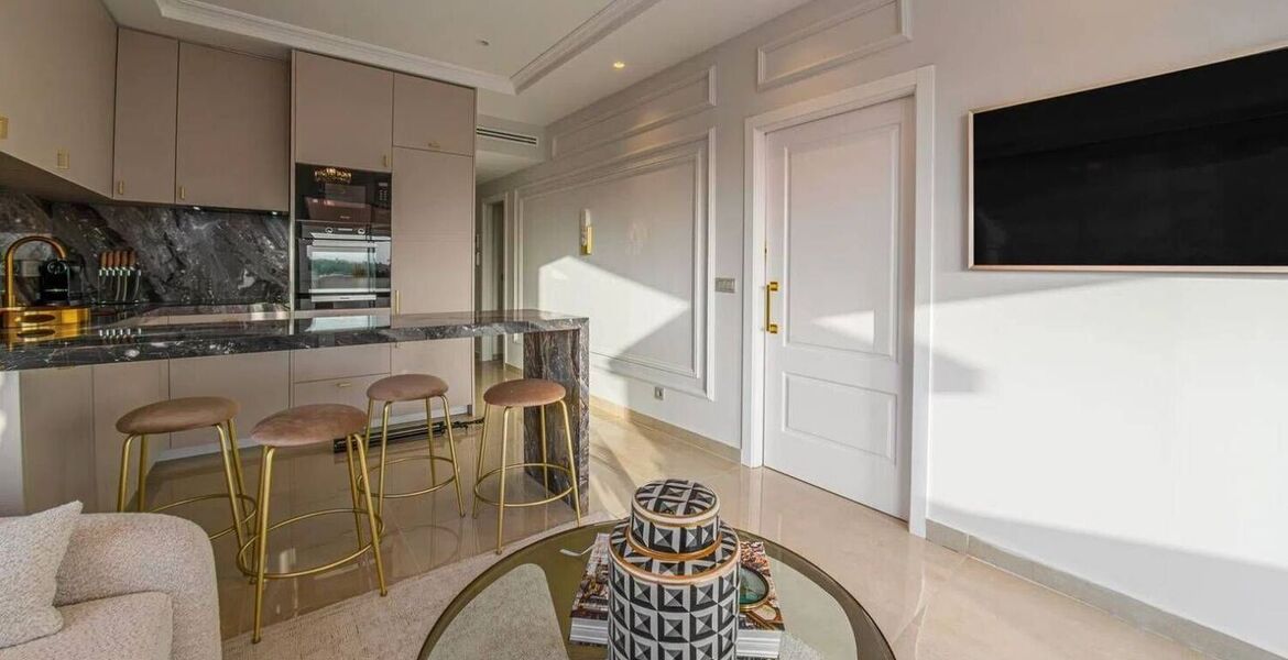 Penthouse de Luxe en Bord de Mer avec Jacuzzi sur le Toit