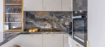 Penthouse de Luxe en Bord de Mer avec Jacuzzi sur le Toit