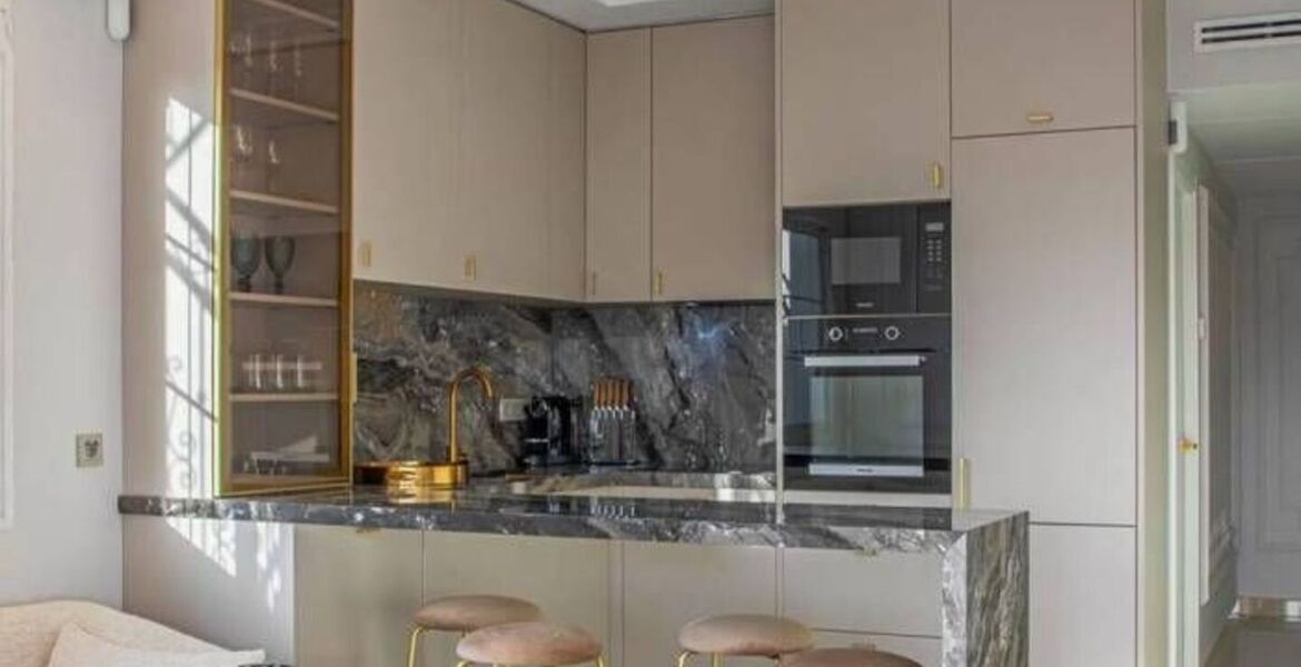 Penthouse de Luxe en Bord de Mer avec Jacuzzi sur le Toit