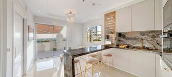 Penthouse de Luxe en Bord de Mer avec Jacuzzi sur le Toit