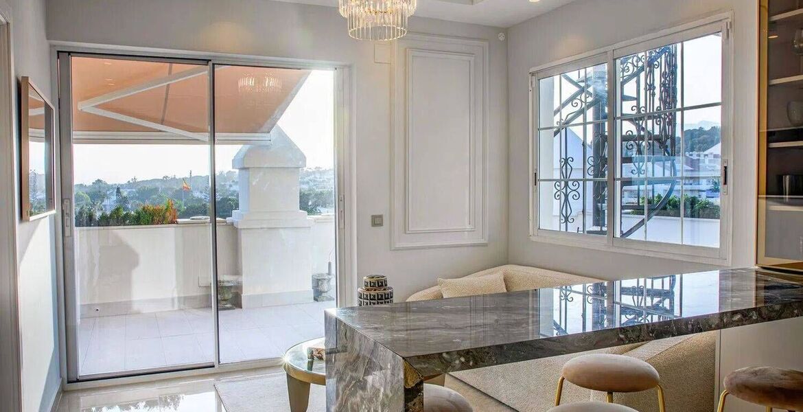 Penthouse de Luxe en Bord de Mer avec Jacuzzi sur le Toit