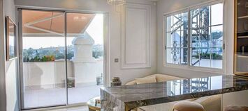 Penthouse de Luxe en Bord de Mer avec Jacuzzi sur le Toit