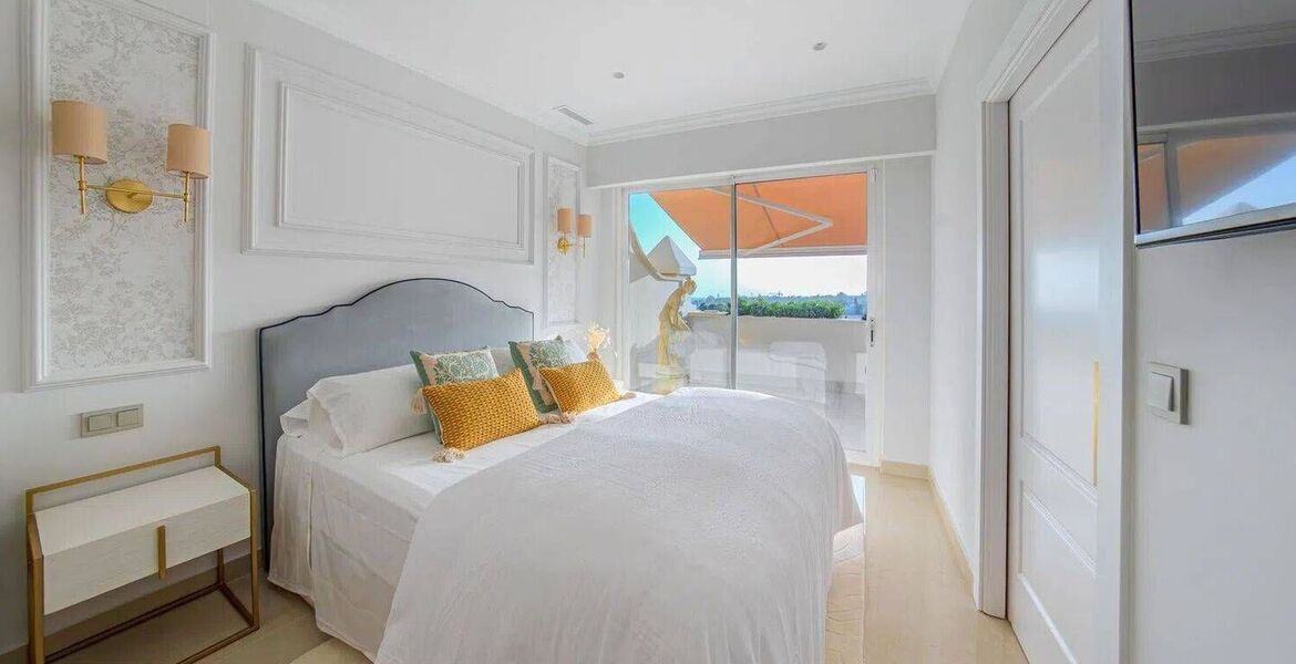 Penthouse de Luxe en Bord de Mer avec Jacuzzi sur le Toit