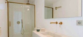 Penthouse de Luxe en Bord de Mer avec Jacuzzi sur le Toit