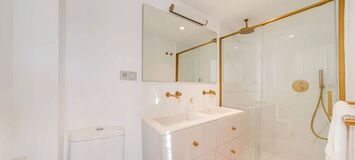 Penthouse de Luxe en Bord de Mer avec Jacuzzi sur le Toit