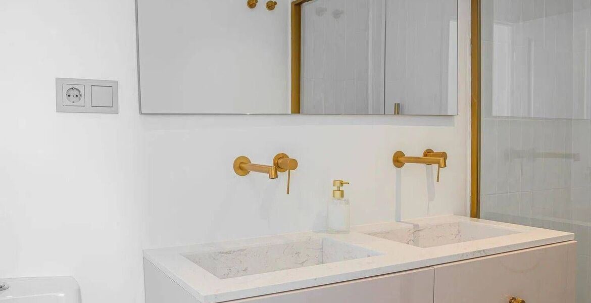 Penthouse de Luxe en Bord de Mer avec Jacuzzi sur le Toit