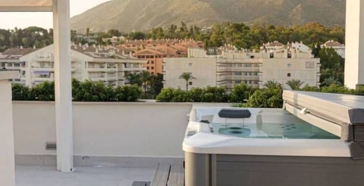 Penthouse de Luxe en Bord de Mer avec Jacuzzi sur le Toit