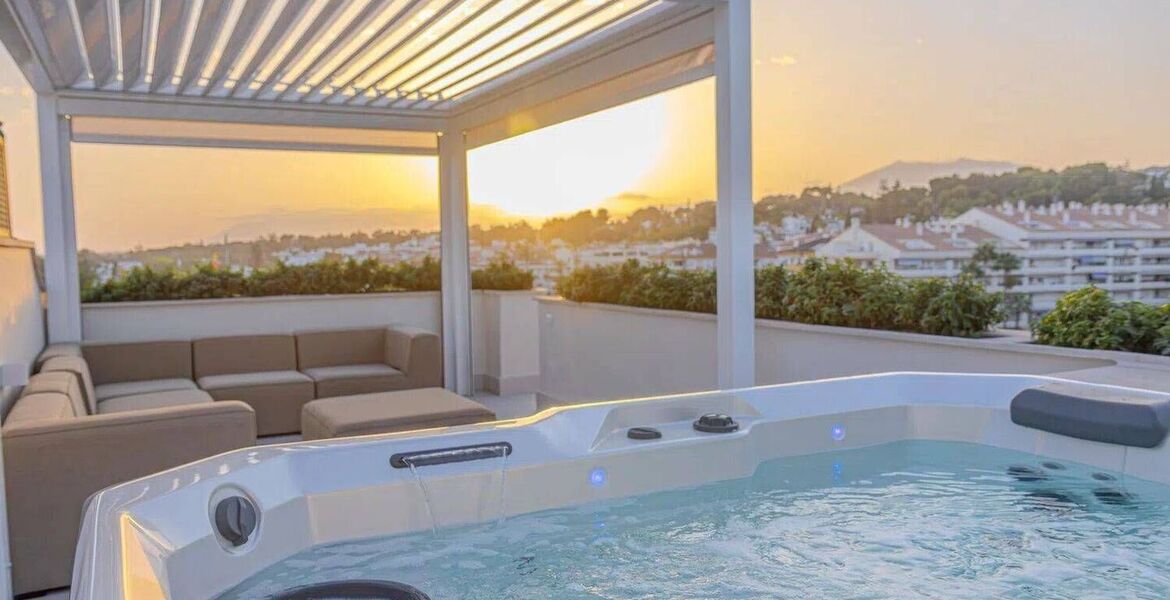Penthouse de Luxe en Bord de Mer avec Jacuzzi sur le Toit
