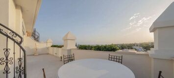 Penthouse de Luxe en Bord de Mer avec Jacuzzi sur le Toit