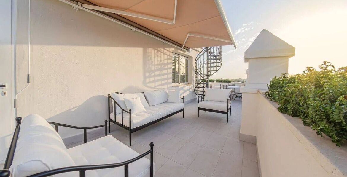 Penthouse de Luxe en Bord de Mer avec Jacuzzi sur le Toit