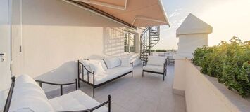 Penthouse de Luxe en Bord de Mer avec Jacuzzi sur le Toit