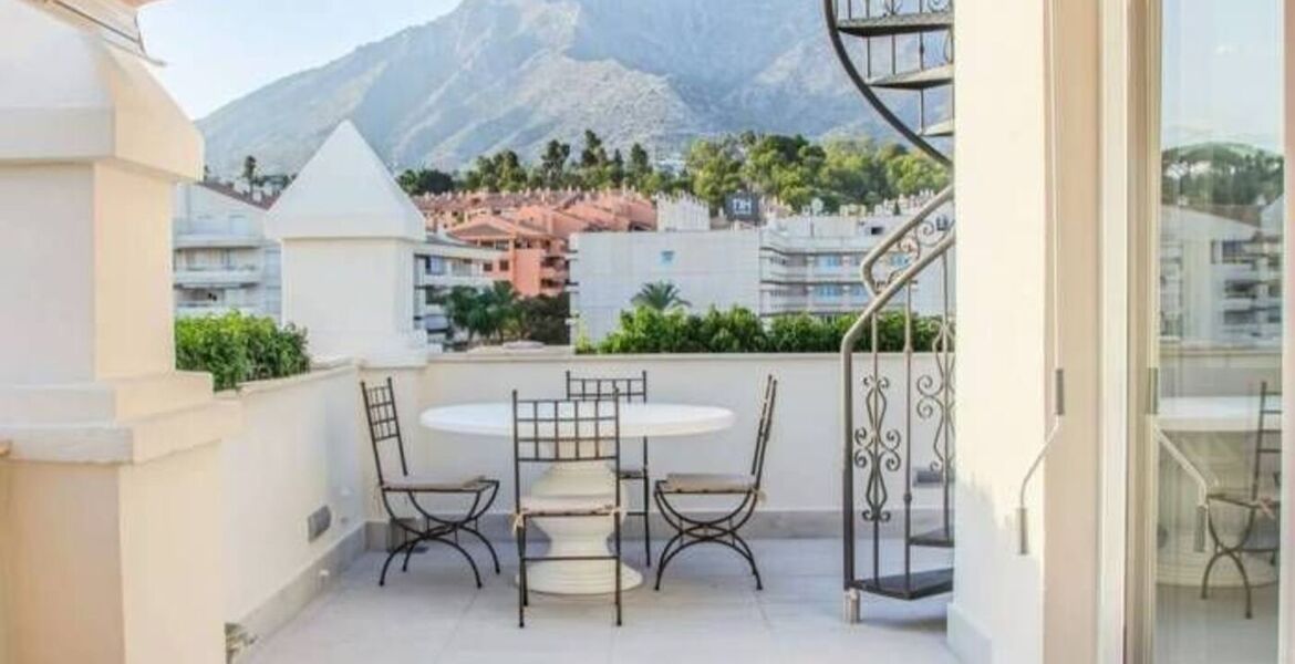 Penthouse de Luxe en Bord de Mer avec Jacuzzi sur le Toit